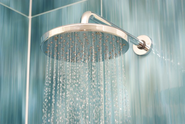 Schwallbrause in moderner Dusche, Badezimmer von HESAGO GMBH, Gräfelfing